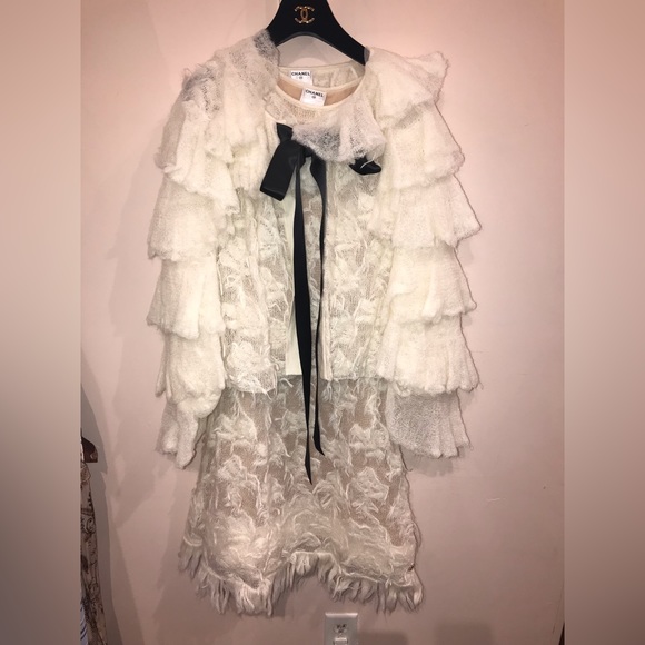 CHANEL RUNWAY 2 PIECE SKIRT AND JACKET FR38 - Picture 4 of 10